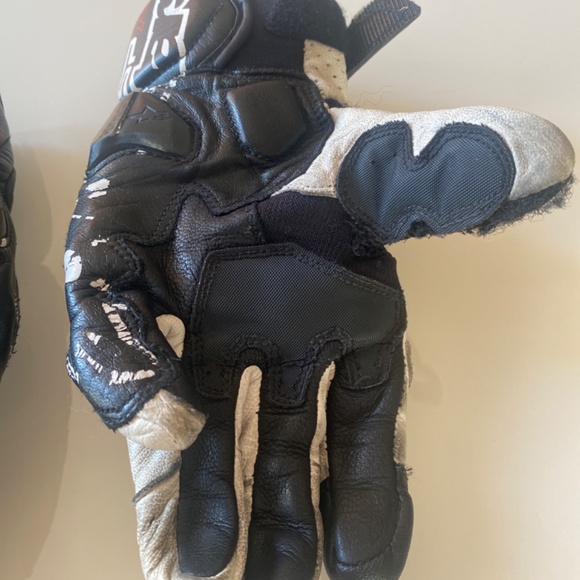 Woman’s Stella SP X Air Carbon Motorcycle Glove Full Grain Leather Short Cuff - Picture 9 of 14